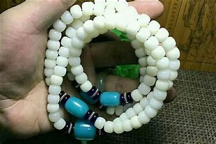 女人助事业运佩戴什么