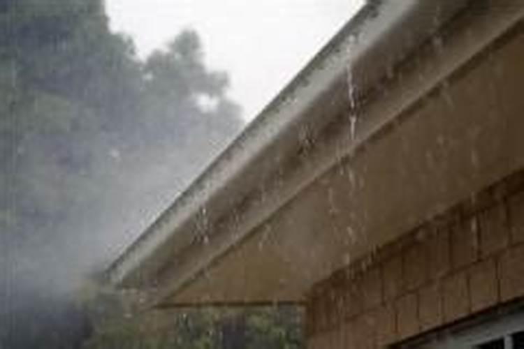 做梦梦到房子漏雨是什么意思