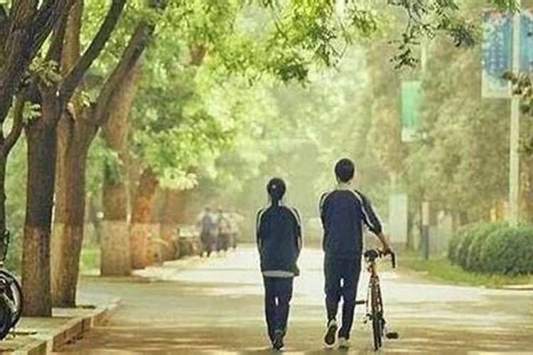已婚女人梦见异性同学预示着什么