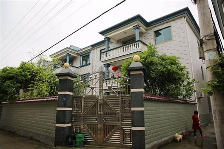 梦见自己掉水里又爬上来了 为什么梦见自己掉水里又爬上来了