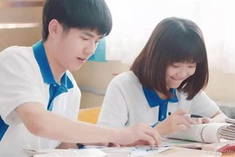 属鼠女2025年全年运势如何