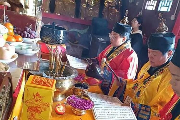 女人梦见蜈蚣是什么预兆