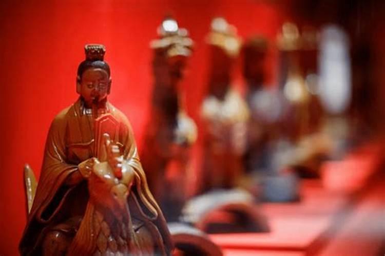 西游记里的乌鸡国国王只是凡人,老君为何用仙丹救他？