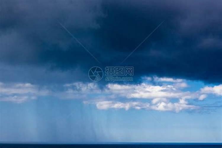 梦见乌云密布要下雨