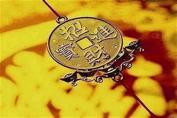 带两个财库的女人一生财运亨通么？