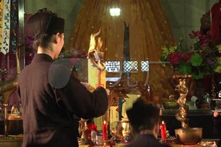 贵州六盘水有人花几万买“活人墓”,为什么要生前买墓？