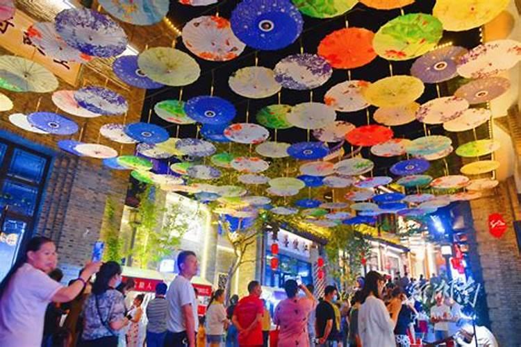 秋天都有哪些节气？分别有什么特点？各地在这些日子的习俗又是什么？