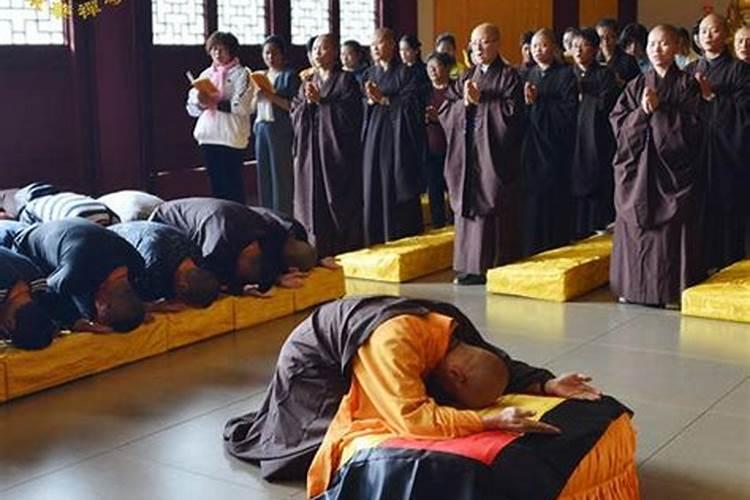 梦见大海周围到处是惊涛骇浪是什么预兆？