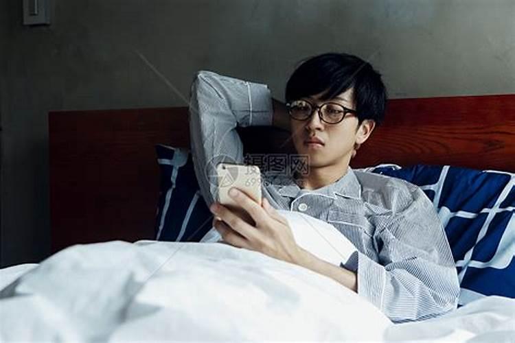 梦见公司老板来我家床上睡觉的预兆