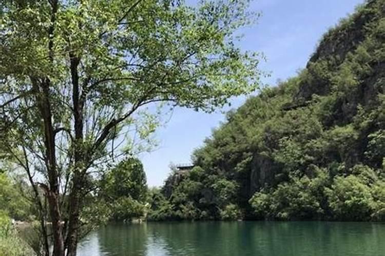 梦到清澈见底的水预示着什么？