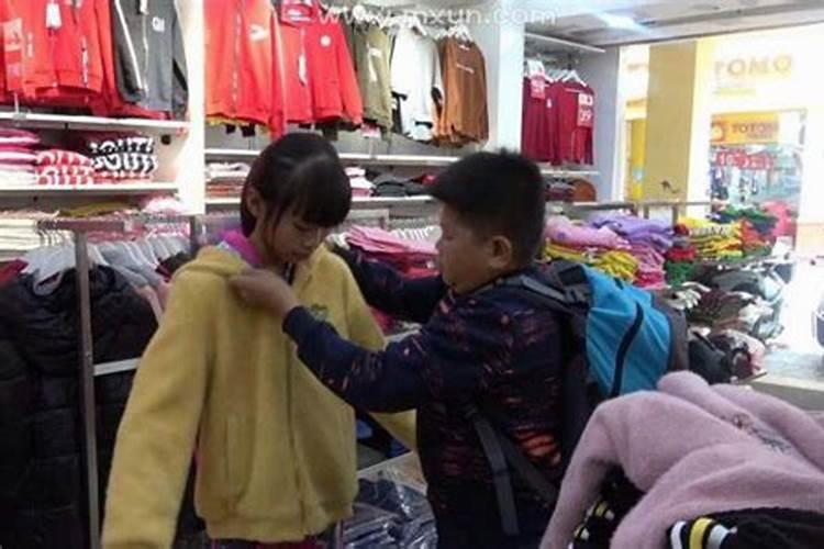 小唐卡本命佛不分男女、不限本命年,均可终身佩戴供奉。