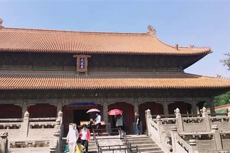 从什么迹象能够判断女人背后有大佬在助力