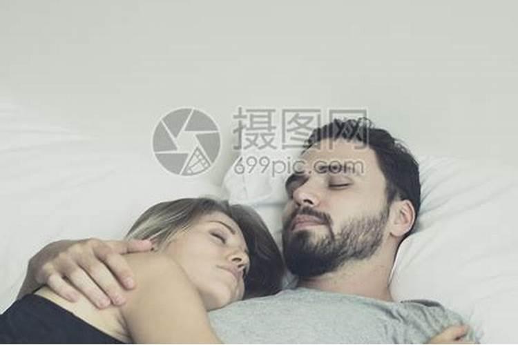 梦见自己抱着一个小女孩哄她睡觉,梦见小女孩是什么意思