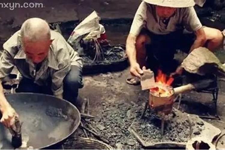 梦见去世的外婆一起吃饭的预兆