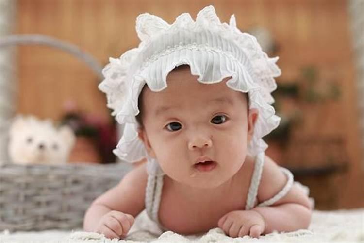 怀孕的人梦见自己生了个女孩有什么预兆