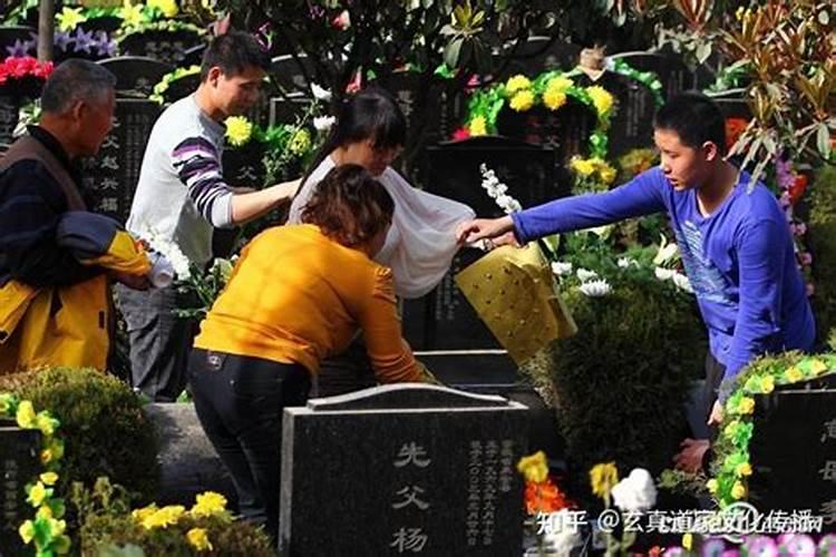 清明节烧纸是在十字路口还是丁字路口 清明节烧纸是在十字路口中间还是在...