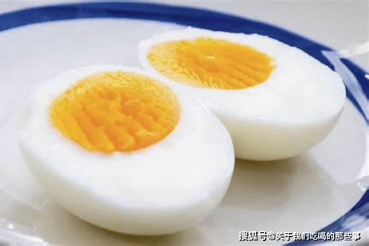 给老人上坟买几朵花
