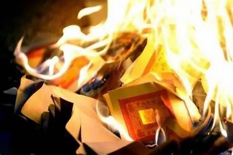 中元节是在家里还是在坟前祭拜