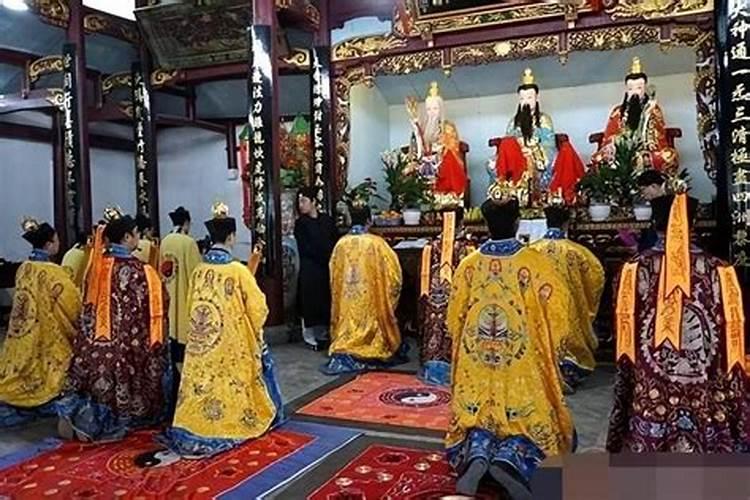 清明节烧纸画圈口冲哪个方向