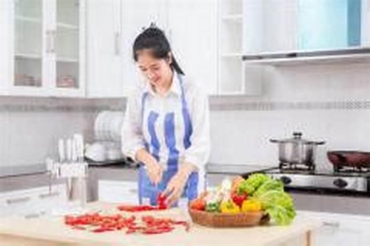 梦见过世的姥姥给我做饭的预兆