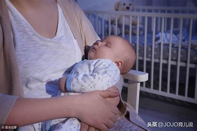 梦见哄着俩小男孩睡觉