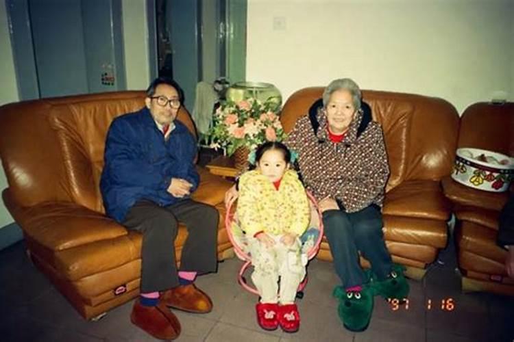 梦见陌生人跳楼死了是什么意思