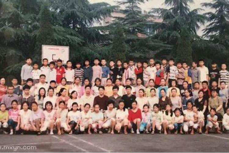 梦见女同学和我暧昧是什么意思