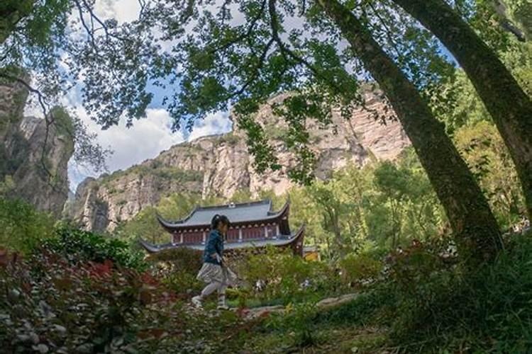 姐姐人流后妹妹可以替她去寺庙烧香吗
