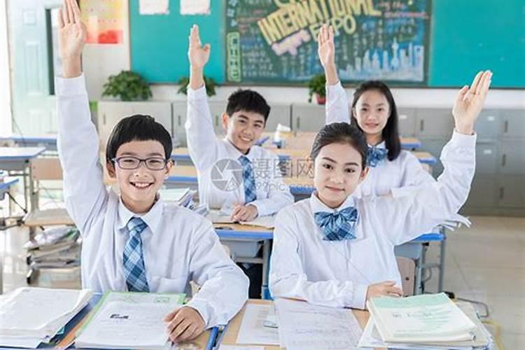 梦见很多同学在一起上课