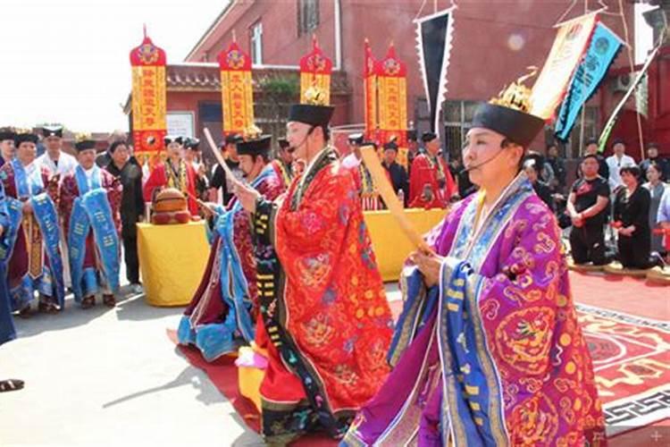 化太岁祈福卡出生年月是写新历还是农历？