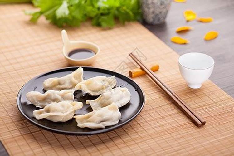 亲人去世一周年,要进行什么悼念活动几个馒头几个苹果。