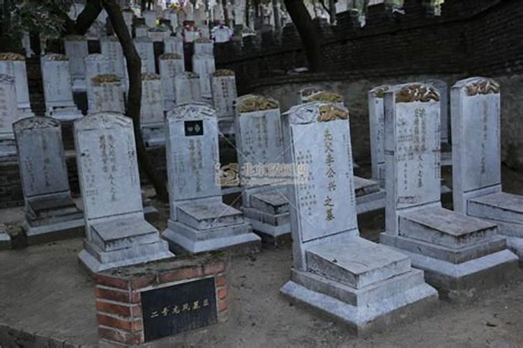 女人梦见蛇缠身 女人梦见蛇缠身什么意思
