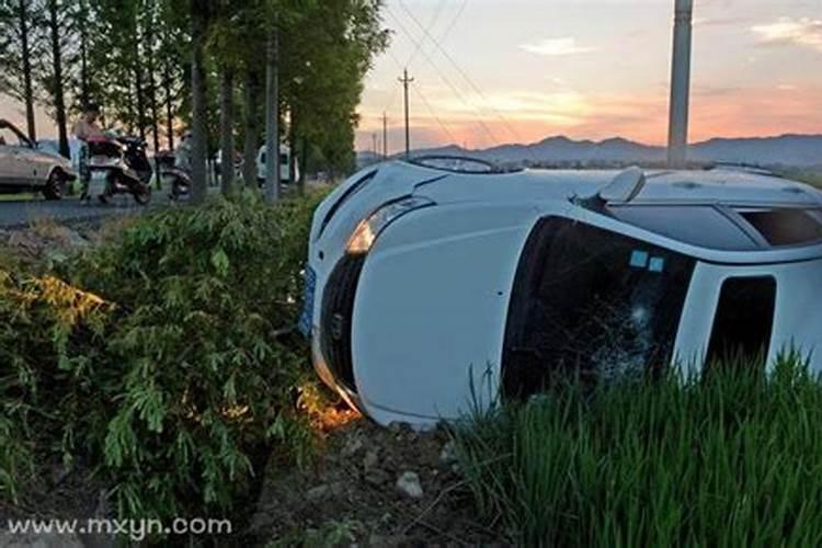 梦见坐火车跟陌生女生畅谈的预兆