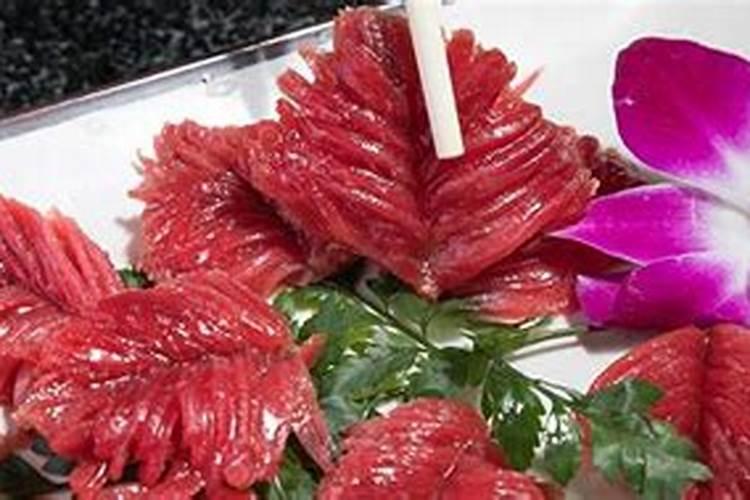 梦见牛粪中有牛的内脏和虫子？
