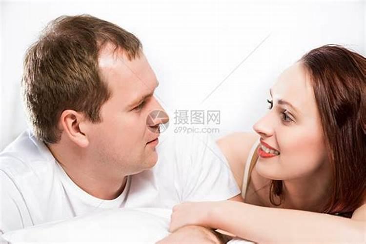 梦见女友跟别的男人睡一起