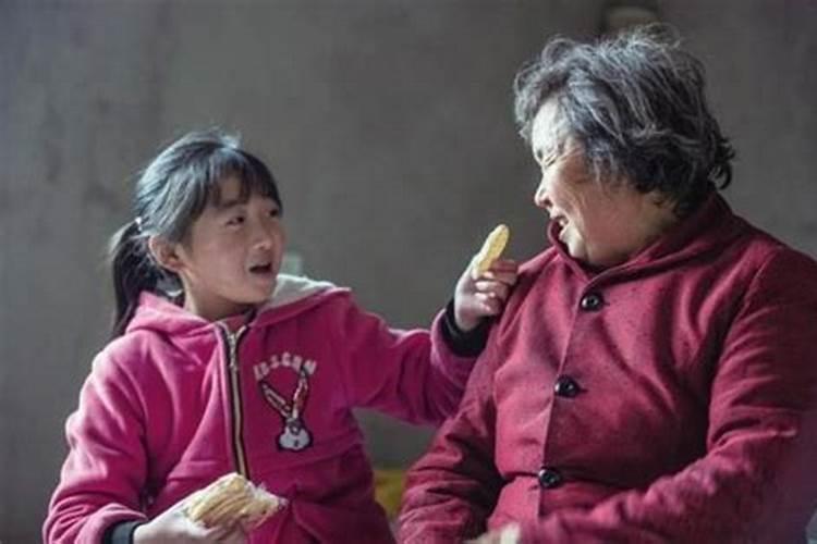 老是梦到死去的爷爷跟活着的奶奶吃饭怎么回事
