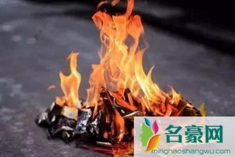 七月十五女儿能给过世的父母烧纸吗？