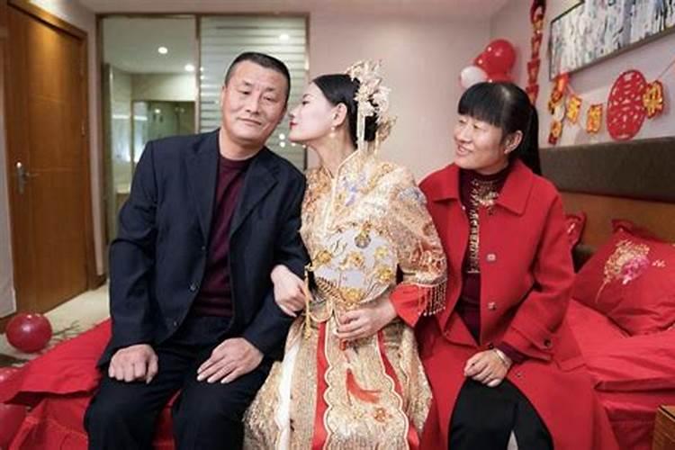梦见好多鸡死了几只