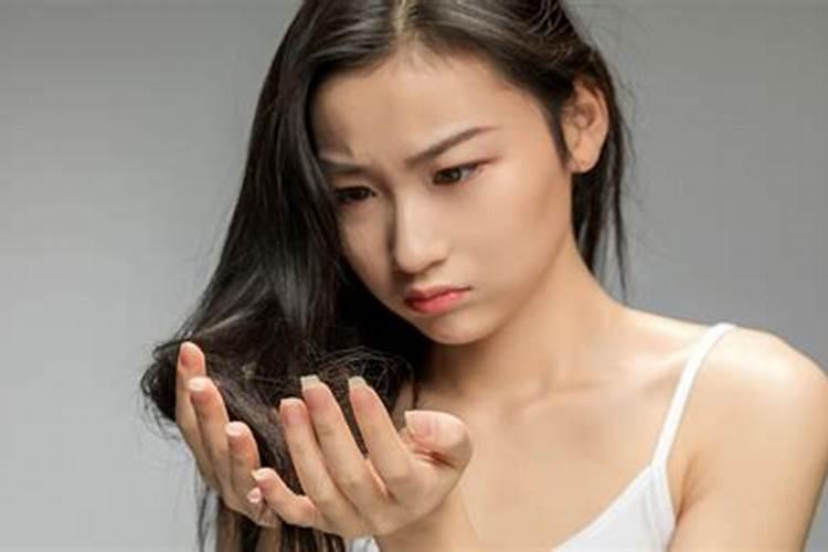 女人梦见掉头发是什么意思？