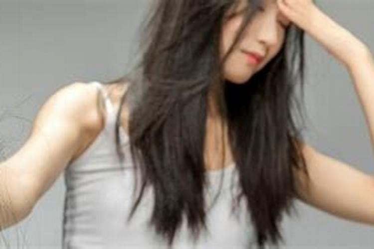 已婚女人梦见掉头发