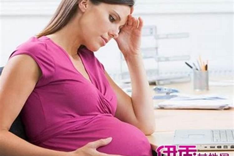 梦见表姐结婚,而且是我无意去到她家才碰到她结婚的那种婚礼。就像结合...