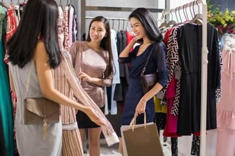 女人梦见黑猫攻击自己什么意思