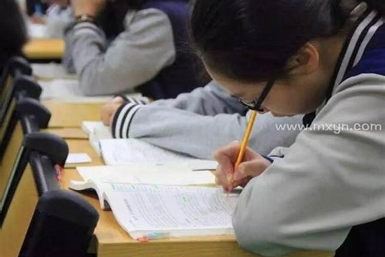 梦见自己考试成绩很差梦见自己考试成绩很差预兆