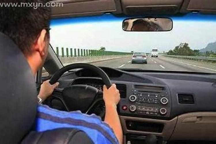 梦见两个死去的亲人在讲话