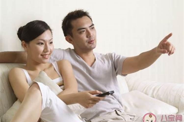 情侣之间年龄女大男小,差多少岁能被接受？