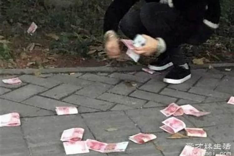 梦到看到别人出车祸了预示什么 梦见别人出车祸