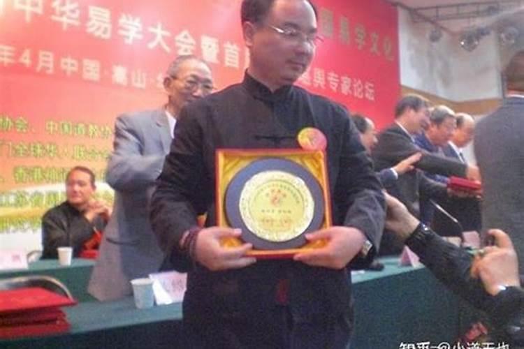 认干爹,娶“闺女”,卖“假药”的陈寒柏,为何大骂郭德纲欺师灭祖...