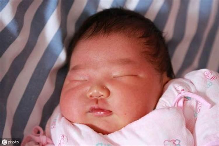 孕妇梦见自己生出一个大胖小子