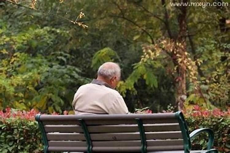 梦见棺材死人复活并开口说话