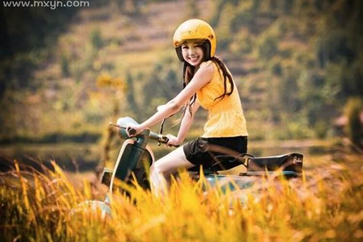 梦到骑摩托车带人